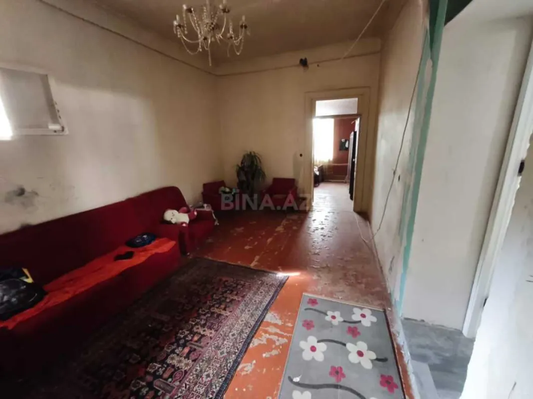 Satılır 7 otaqlı həyət evi 300 m²