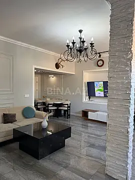 Satılır 7 otaqlı həyət evi 300 m²