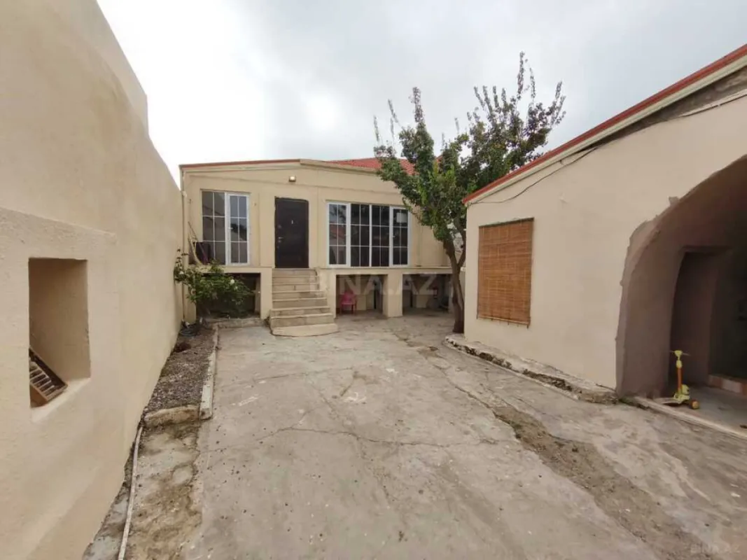 Satılır 7 otaqlı həyət evi 300 m²
