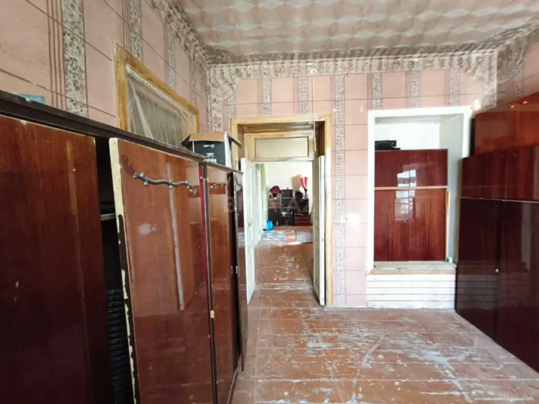 Satılır 7 otaqlı həyət evi 300 m²