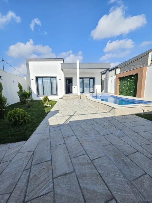 Satılır 4 otaqlı həyət evi 140 m²