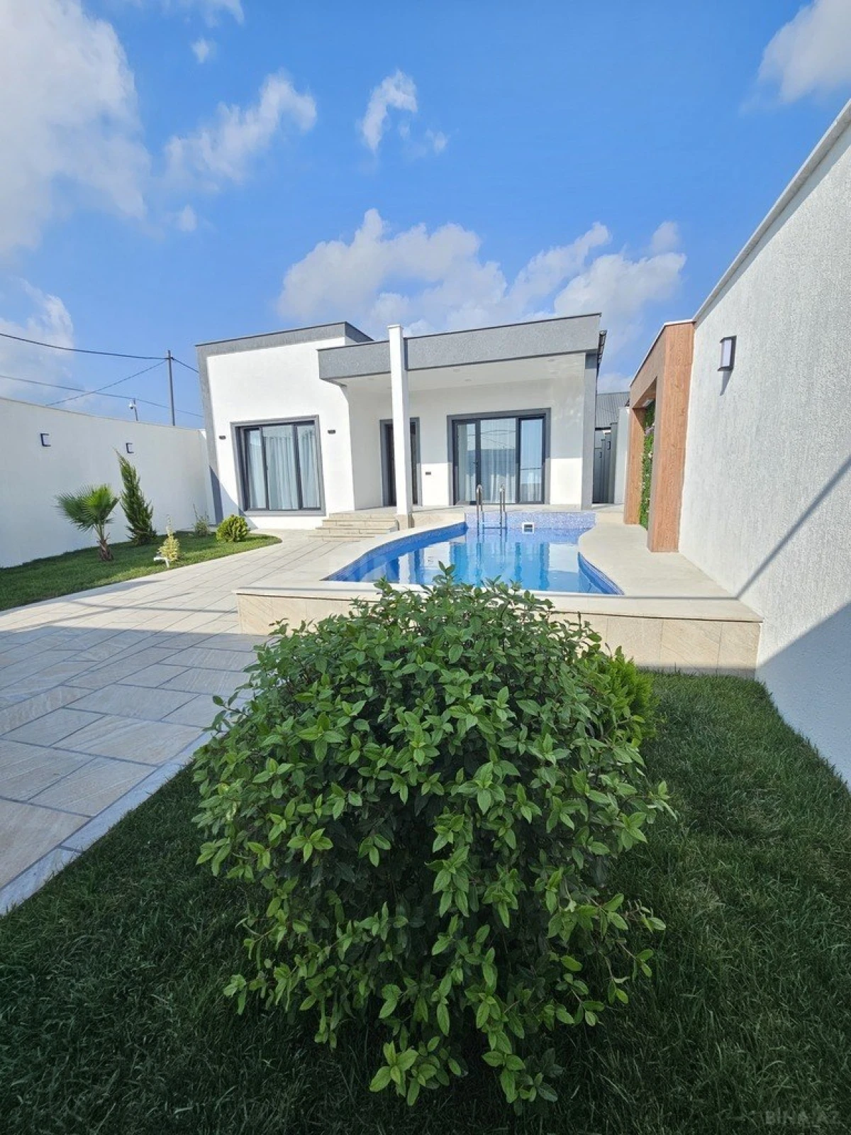 Satılır 4 otaqlı həyət evi 140 m²