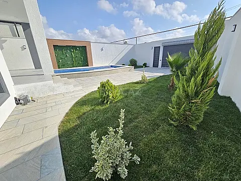 Satılır 4 otaqlı həyət evi 140 m²