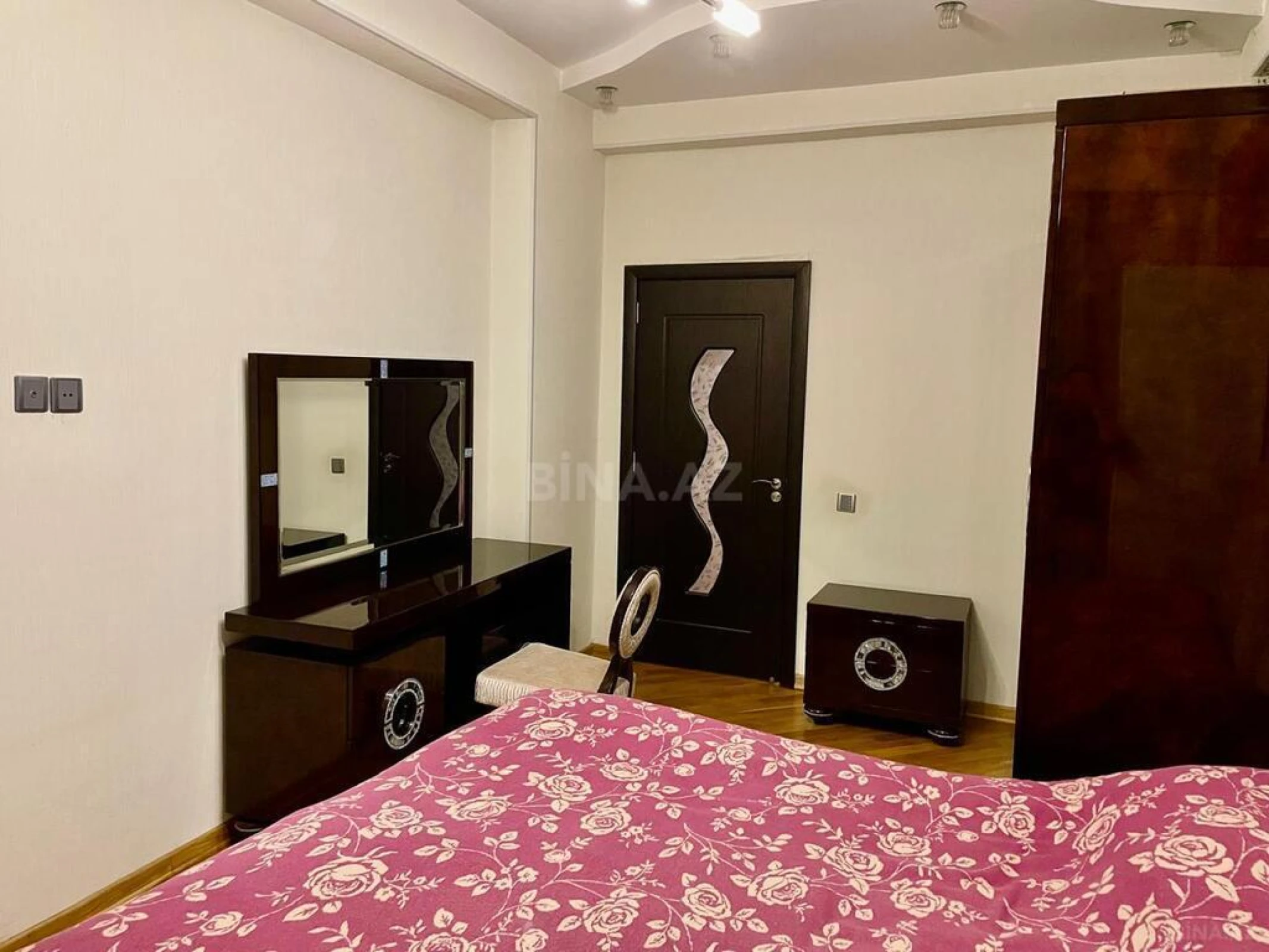 Satılır 2 otaqlı mənzil 91 m²