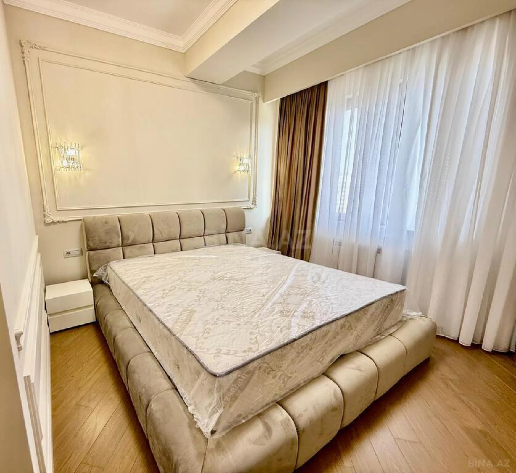 Satılır 4 otaqlı mənzil 210 m²