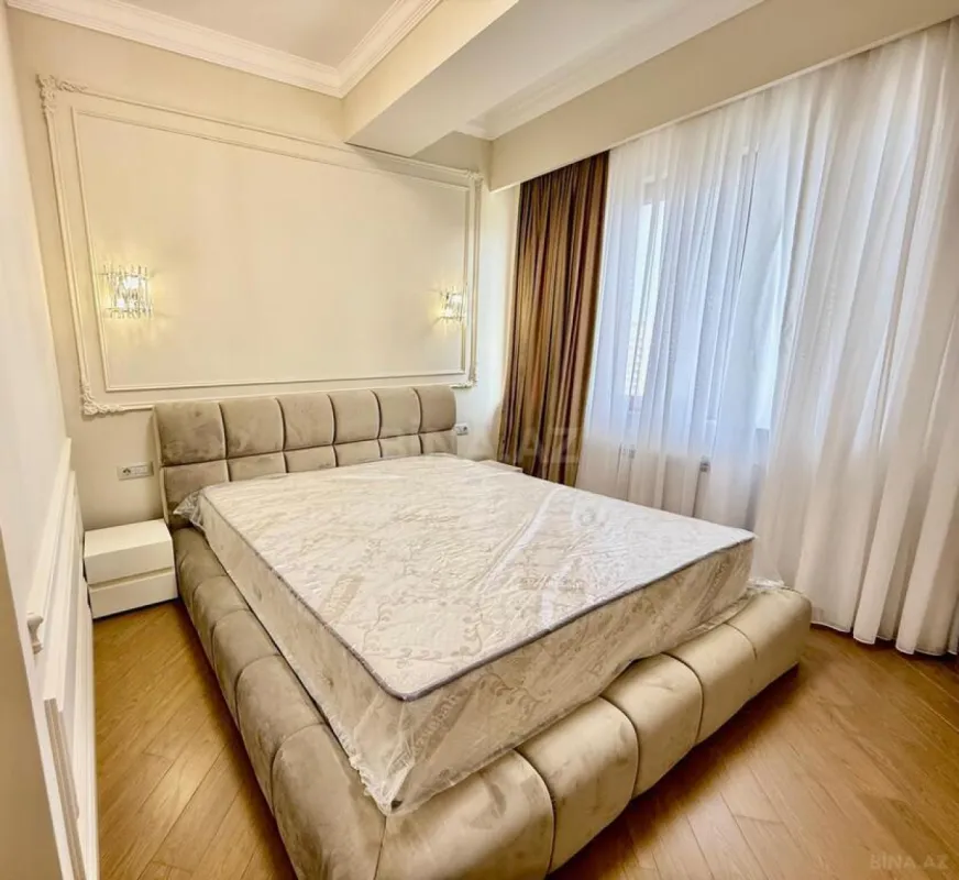 Satılır 4 otaqlı mənzil 210 m²