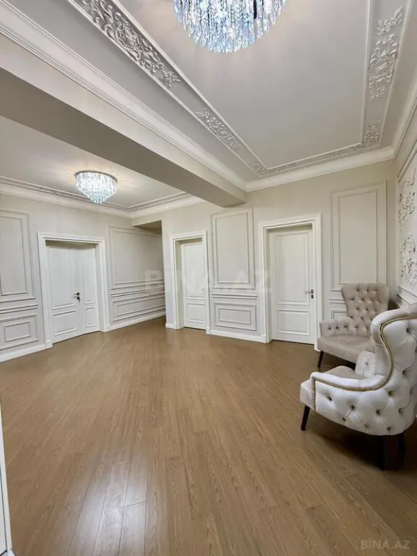 Satılır 4 otaqlı mənzil 210 m²