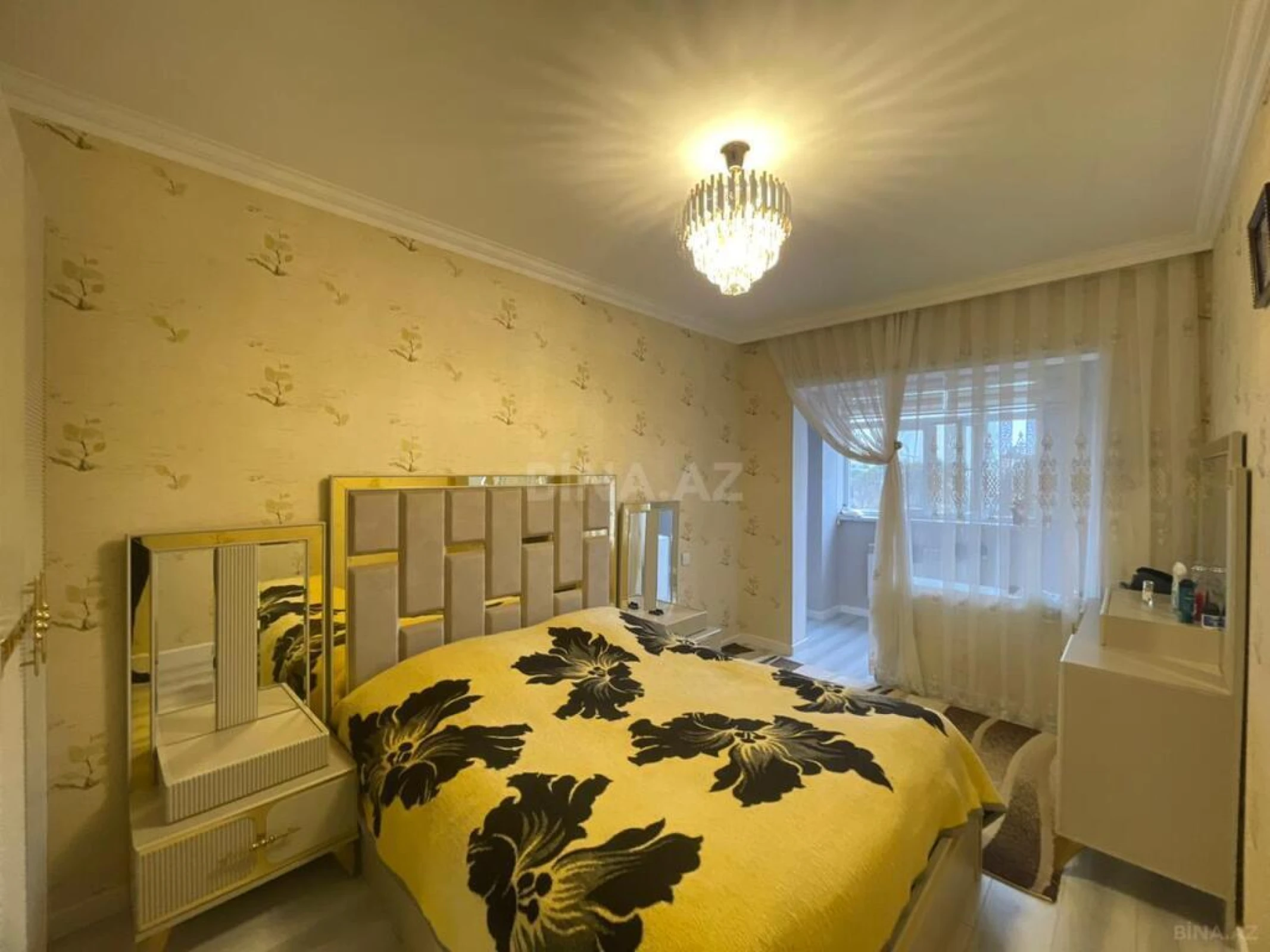 Satılır 4 otaqlı mənzil 100 m²