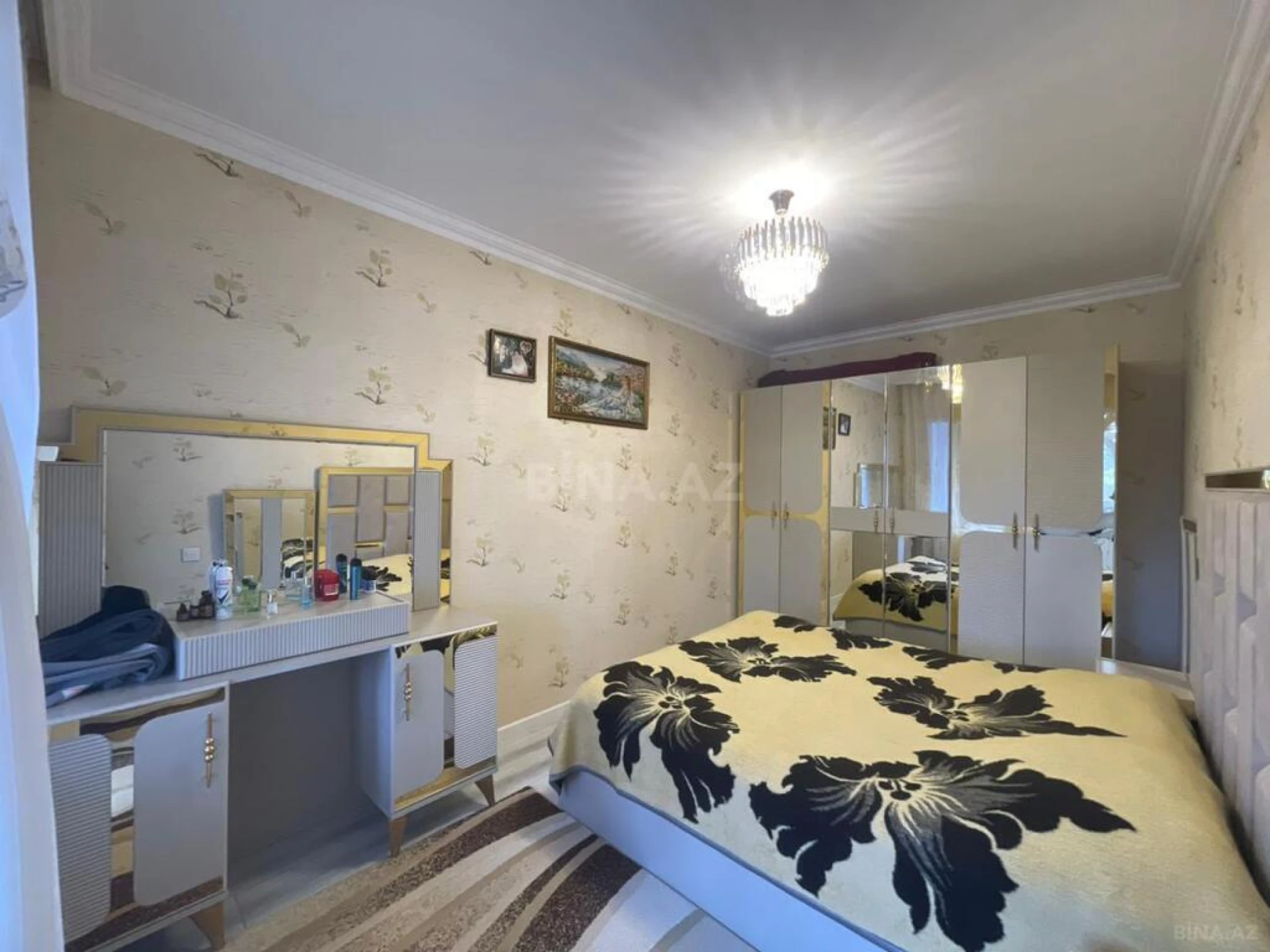 Satılır 4 otaqlı mənzil 100 m²