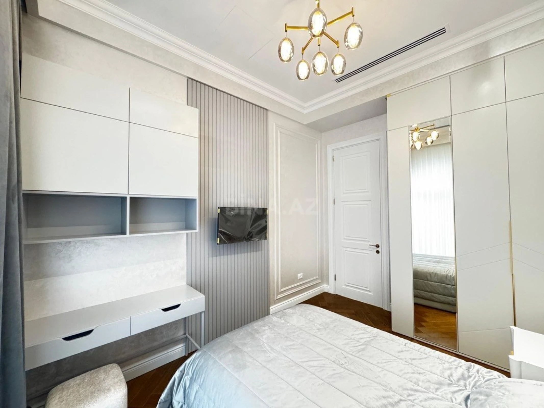 Kirayə verilir 3 otaqlı mənzil 150 m²