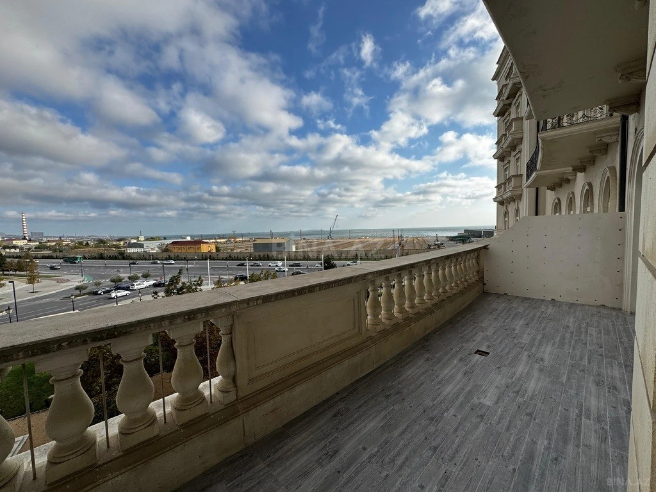 Kirayə verilir 3 otaqlı mənzil 150 m²