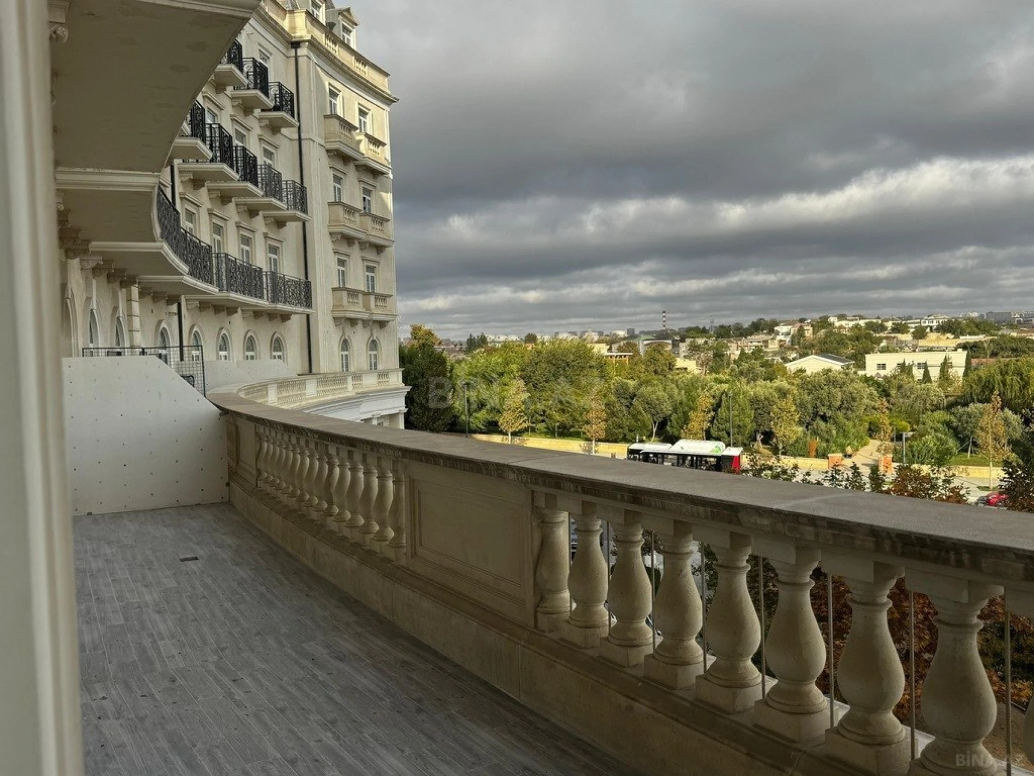 Kirayə verilir 3 otaqlı mənzil 150 m²