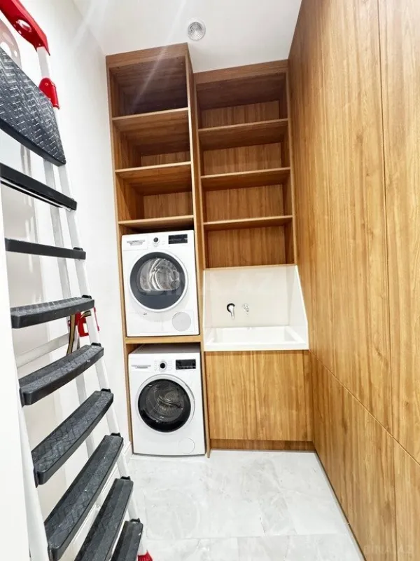 Kirayə verilir 3 otaqlı mənzil 150 m²
