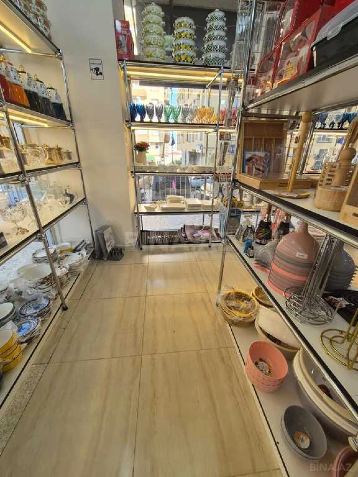 Satılır obyekt 1100 m²