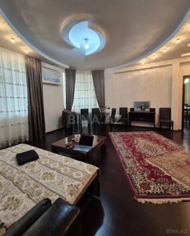 Satılır 4 otaqlı mənzil 160 m²