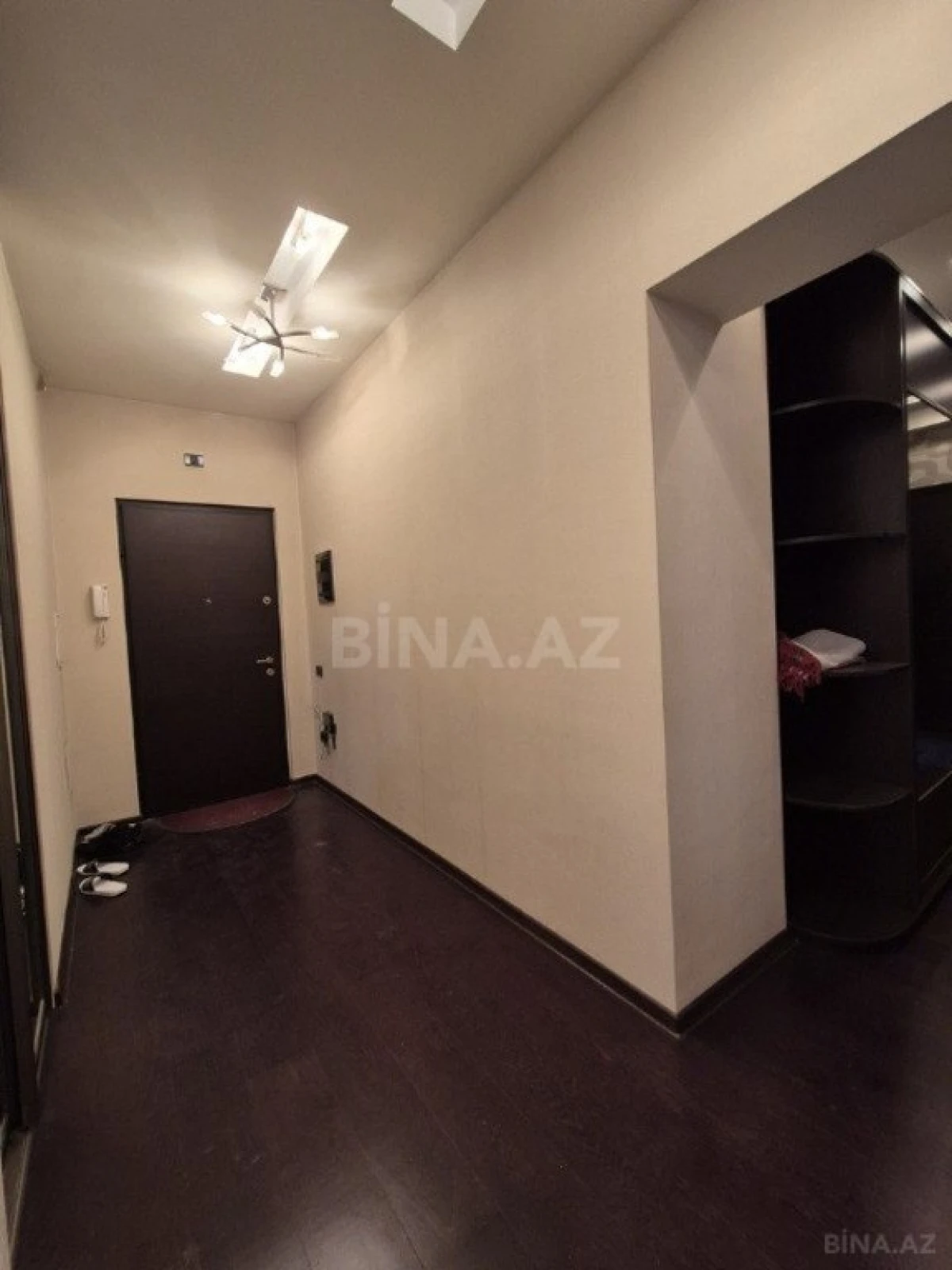 Satılır 4 otaqlı mənzil 160 m²