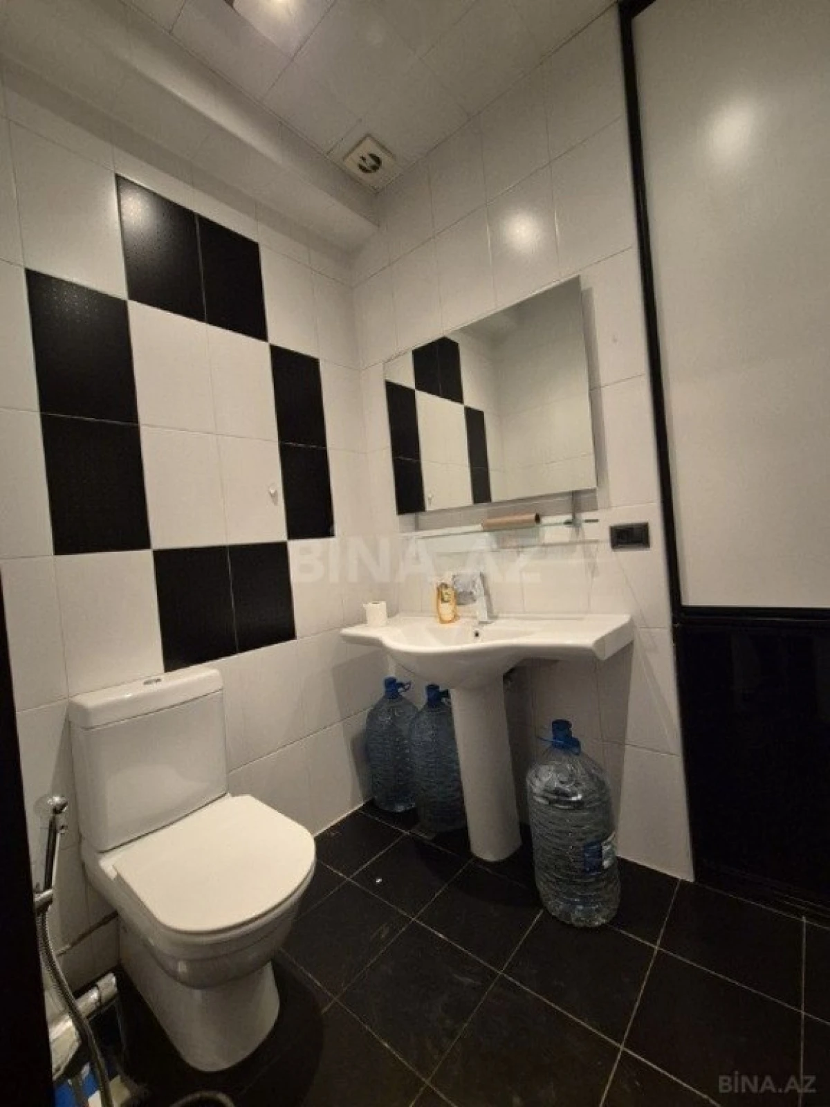 Satılır 4 otaqlı mənzil 160 m²