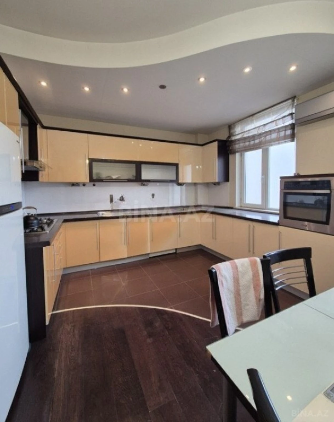 Satılır 4 otaqlı mənzil 160 m²