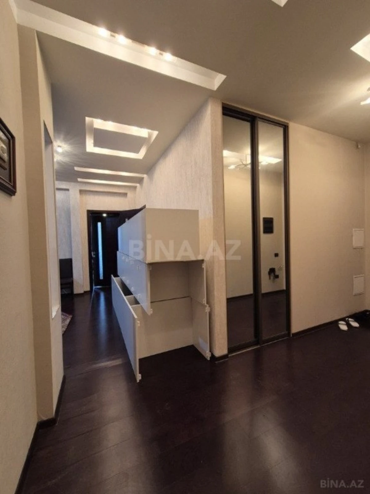 Satılır 4 otaqlı mənzil 160 m²
