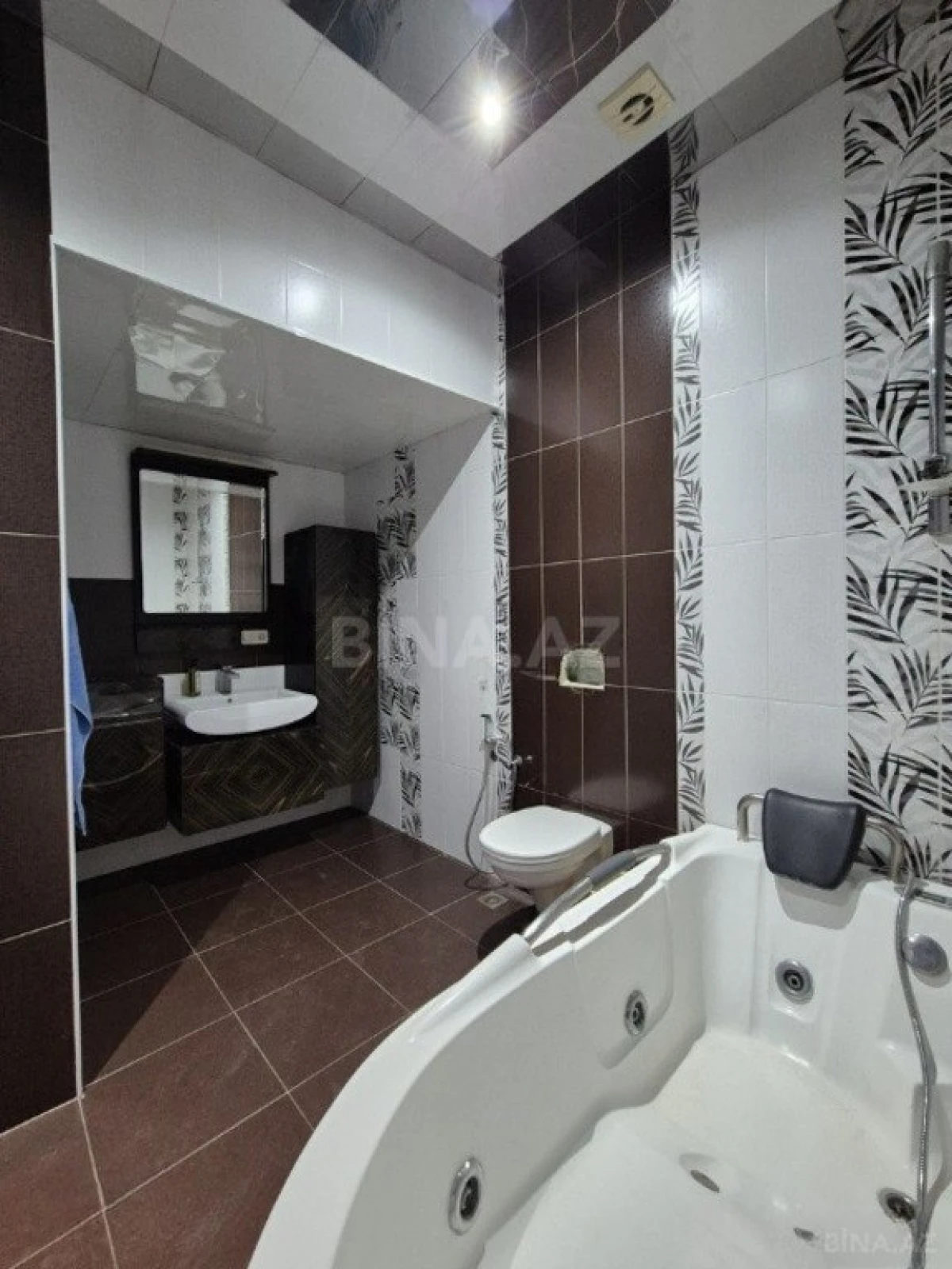 Satılır 4 otaqlı mənzil 160 m²