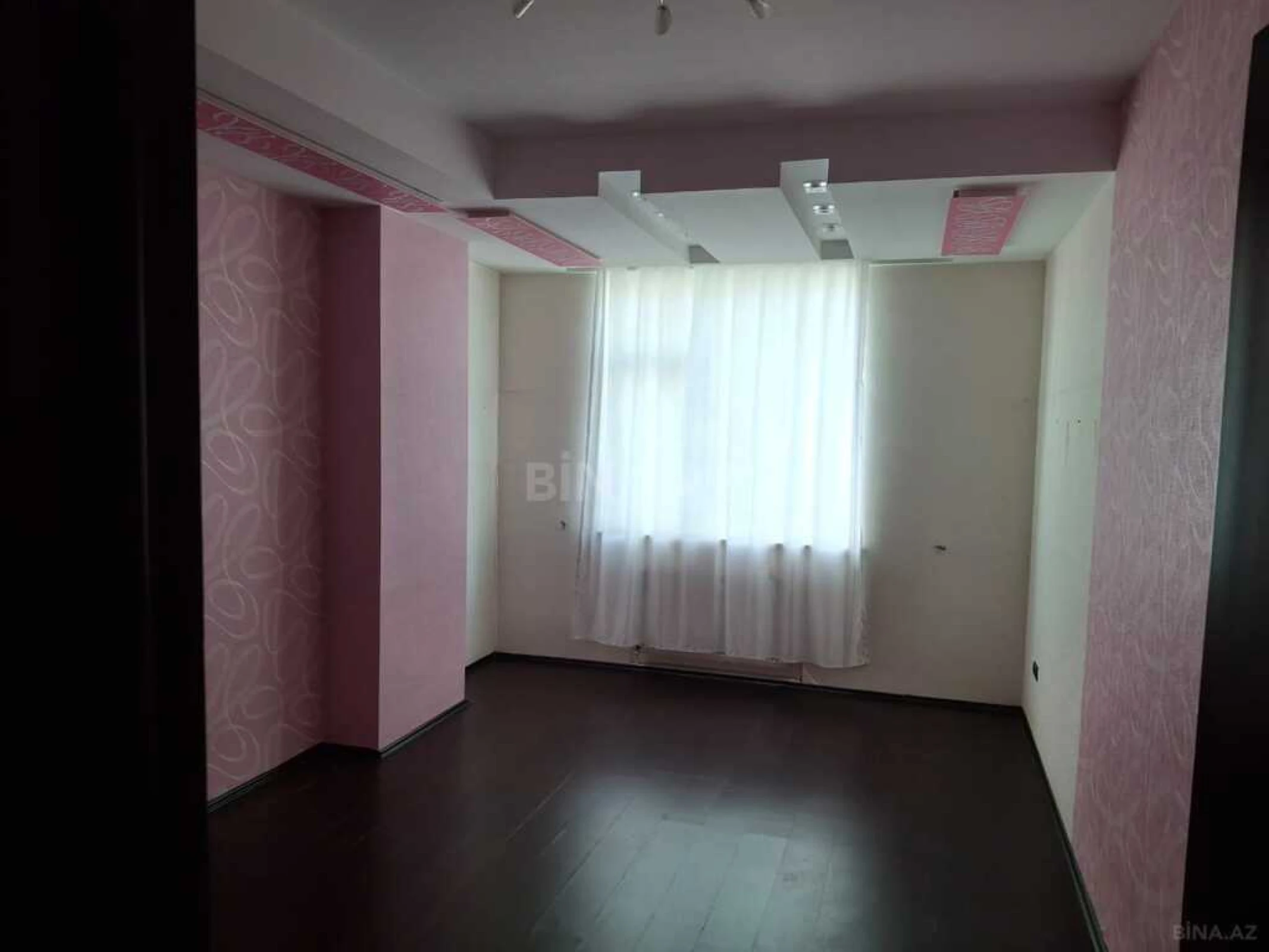 Satılır 4 otaqlı mənzil 160 m²