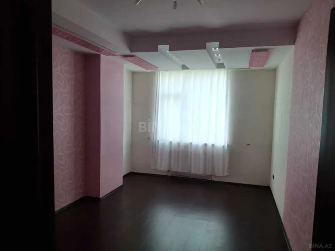 Satılır 4 otaqlı mənzil 160 m²