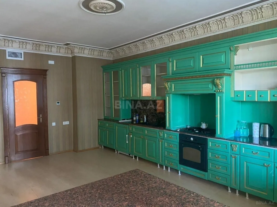 Satılır 4 otaqlı mənzil 250 m²