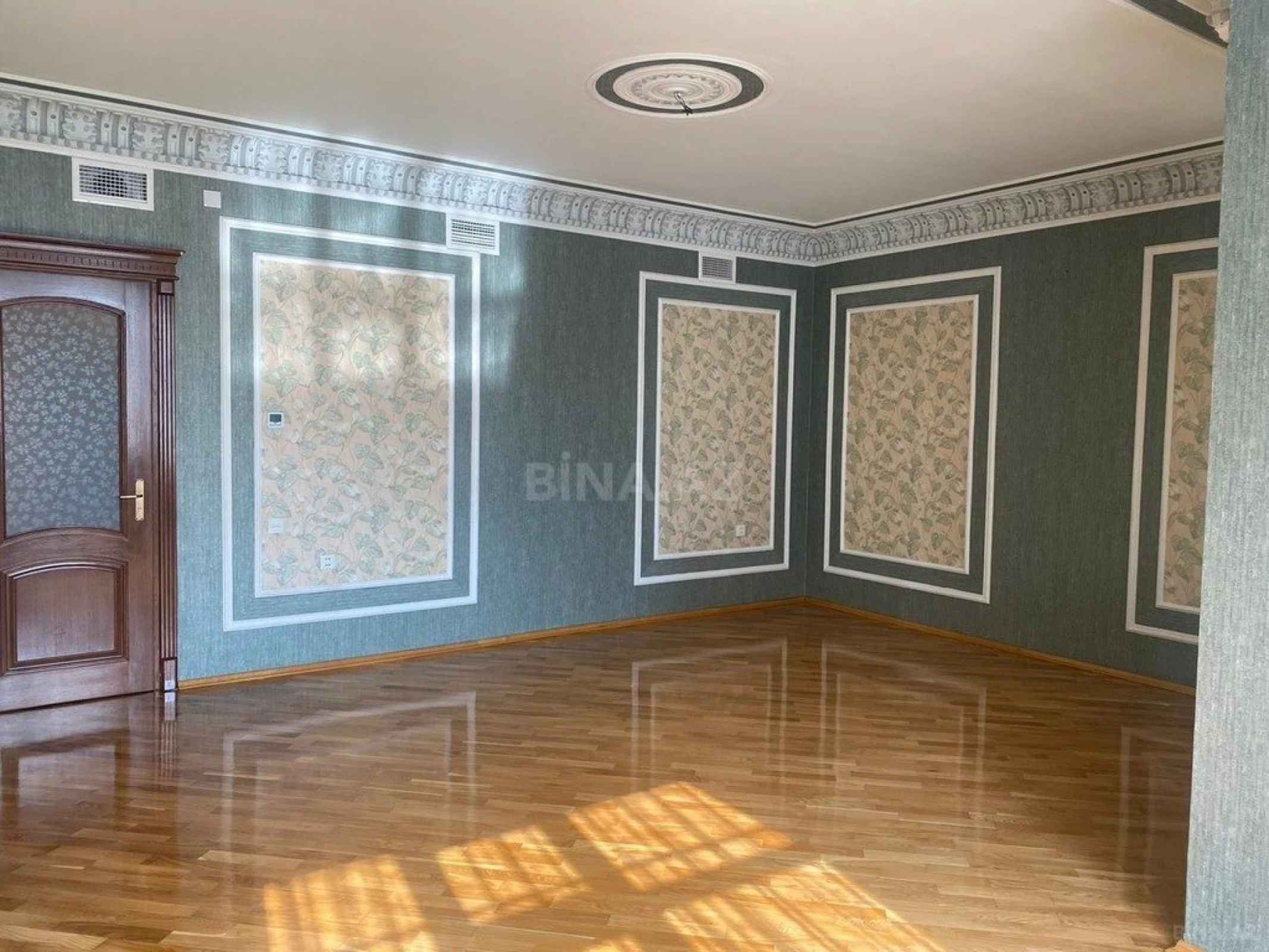 Satılır 4 otaqlı mənzil 250 m²