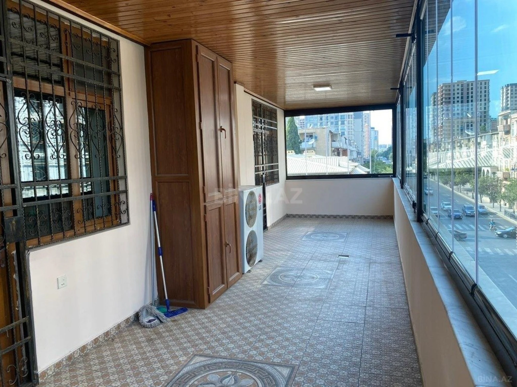 Satılır 4 otaqlı mənzil 250 m²