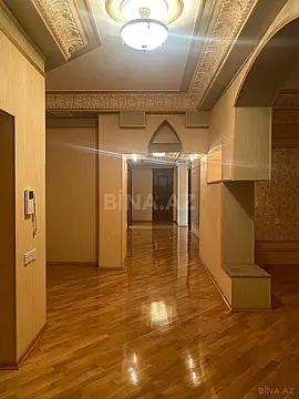 Satılır 4 otaqlı mənzil 250 m²