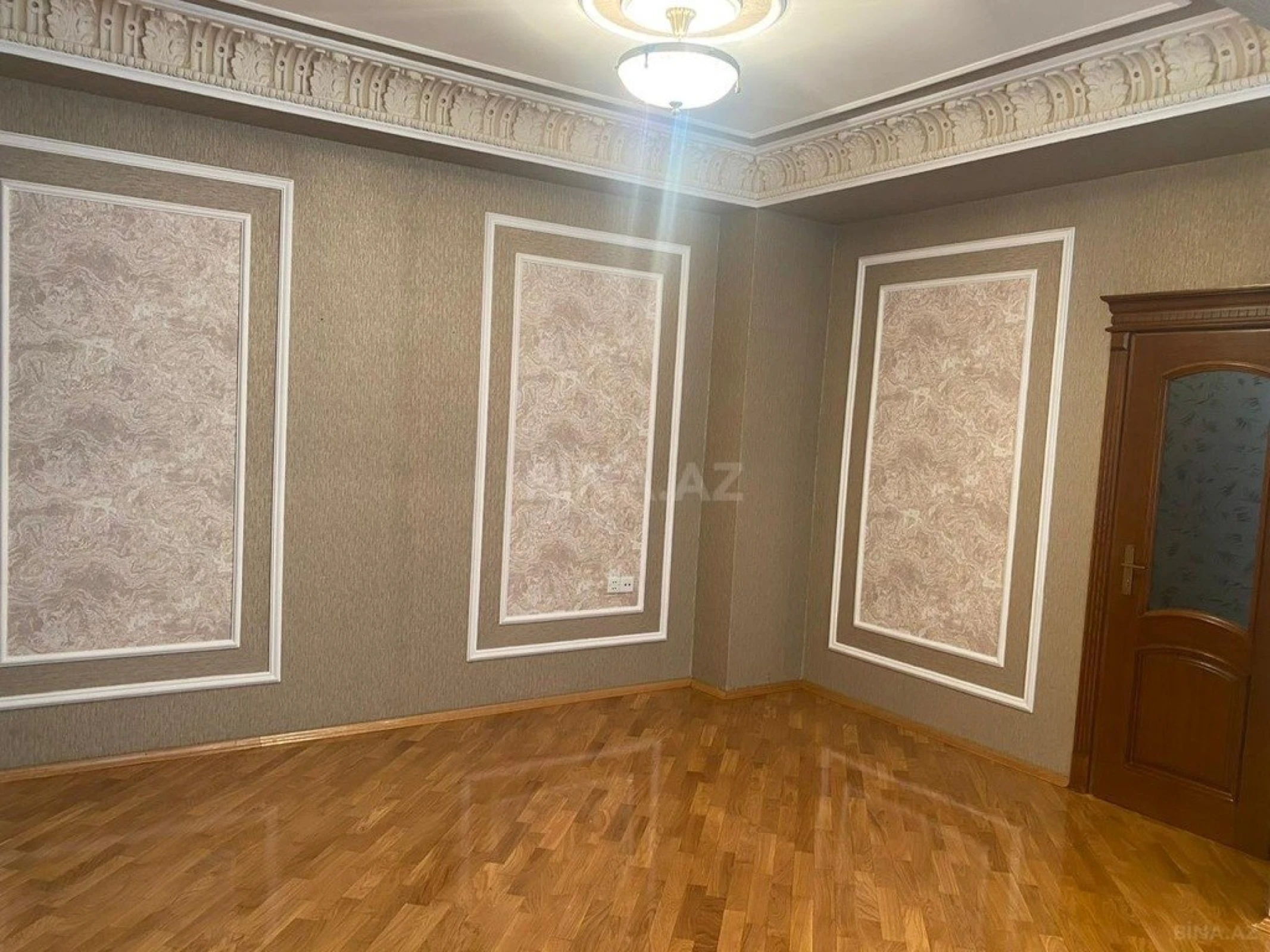 Satılır 4 otaqlı mənzil 250 m²