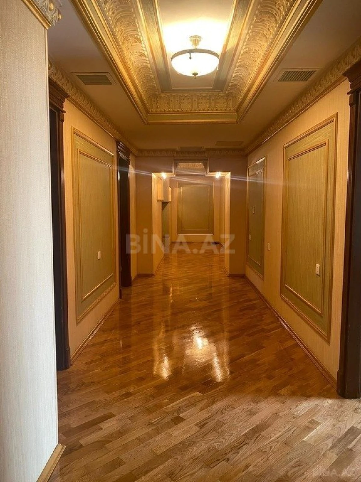 Satılır 4 otaqlı mənzil 250 m²