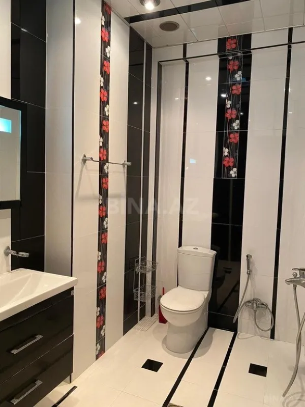 Satılır 4 otaqlı mənzil 250 m²