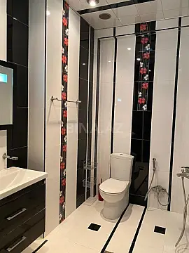 Satılır 4 otaqlı mənzil 250 m²