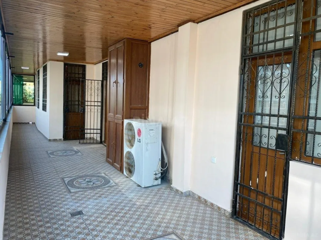 Satılır 4 otaqlı mənzil 250 m²