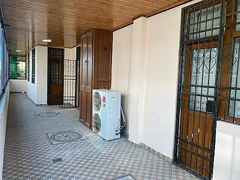 Satılır 4 otaqlı mənzil 250 m²