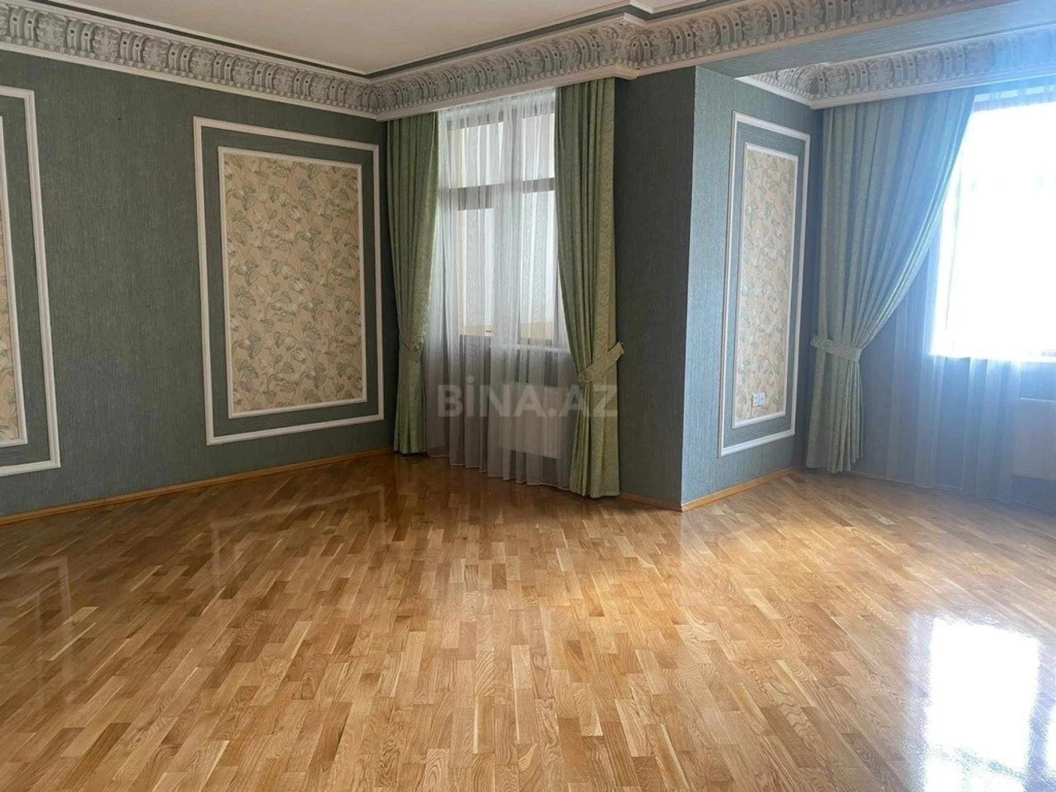 Satılır 4 otaqlı mənzil 250 m²