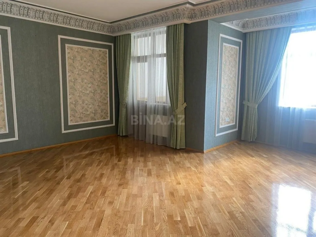 Satılır 4 otaqlı mənzil 250 m²