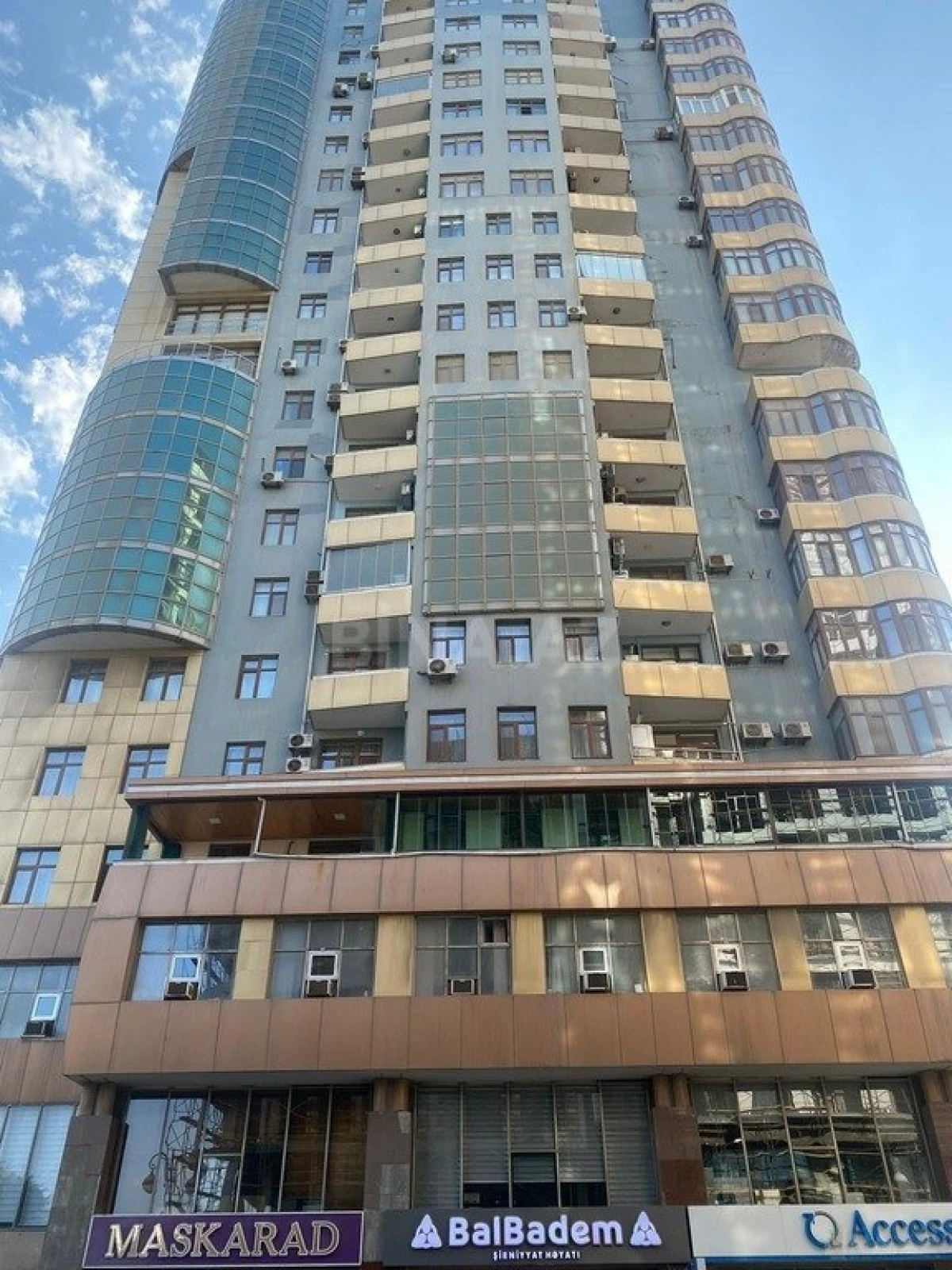 Satılır 4 otaqlı mənzil 250 m²