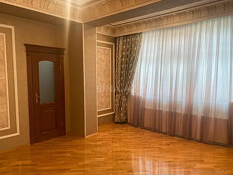 Satılır 4 otaqlı mənzil 250 m²