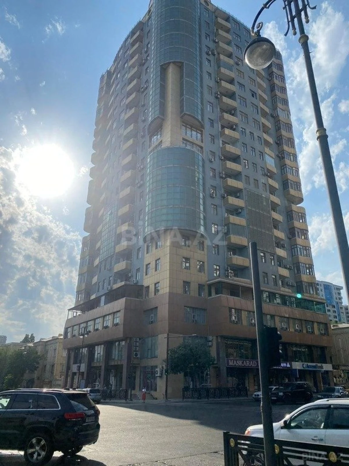 Satılır 4 otaqlı mənzil 250 m²