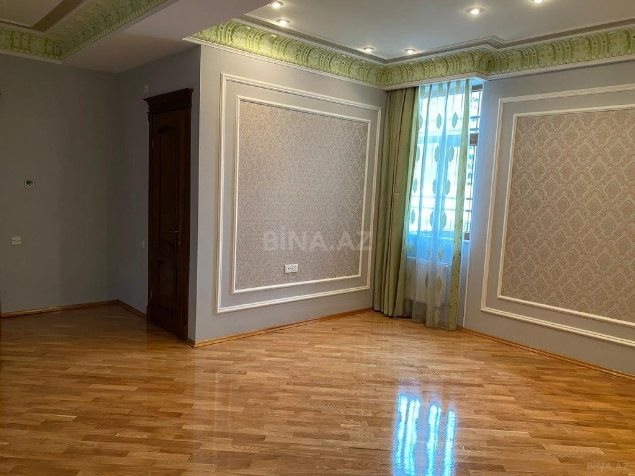 Satılır 4 otaqlı mənzil 250 m²