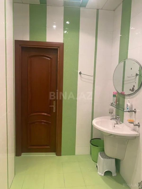 Satılır 4 otaqlı mənzil 250 m²