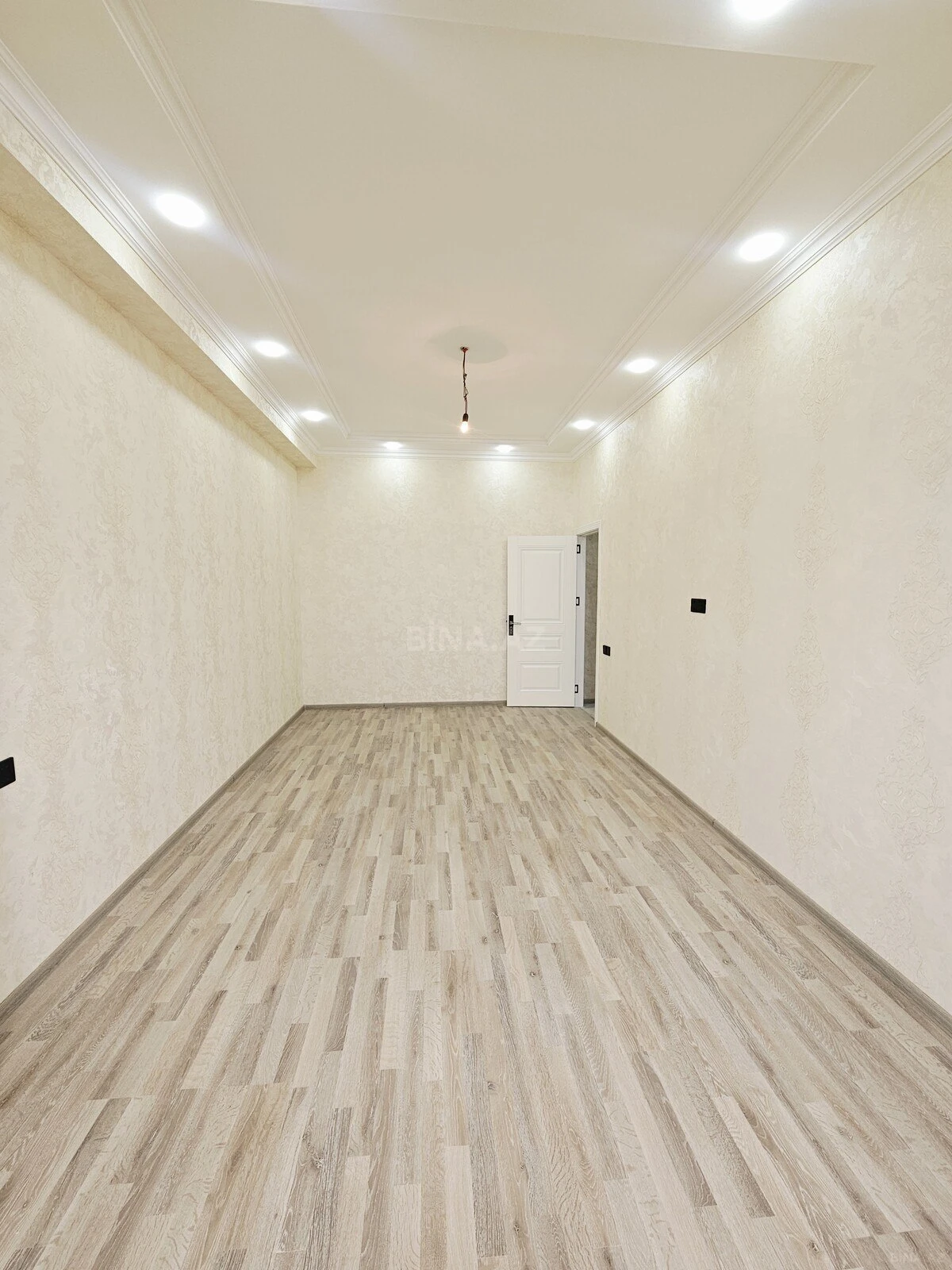 Satılır 2 otaqlı mənzil 73 m²