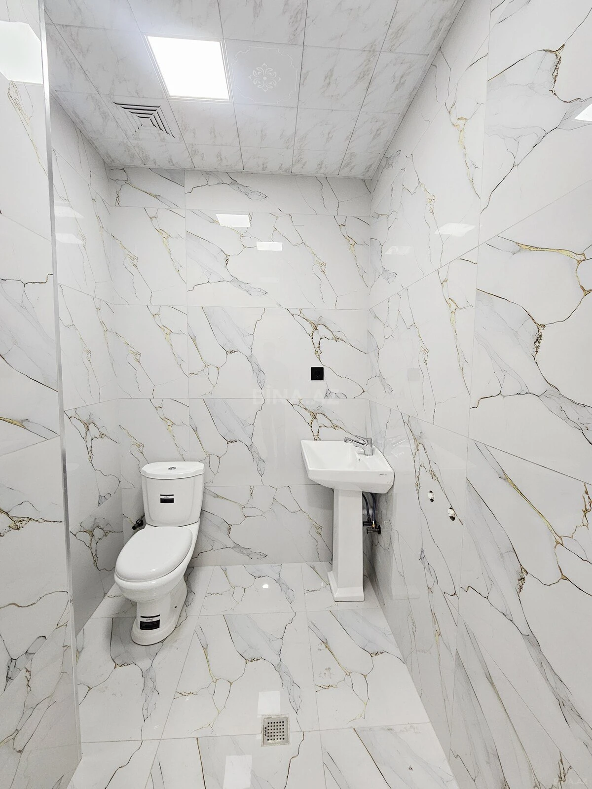 Satılır 2 otaqlı mənzil 73 m²