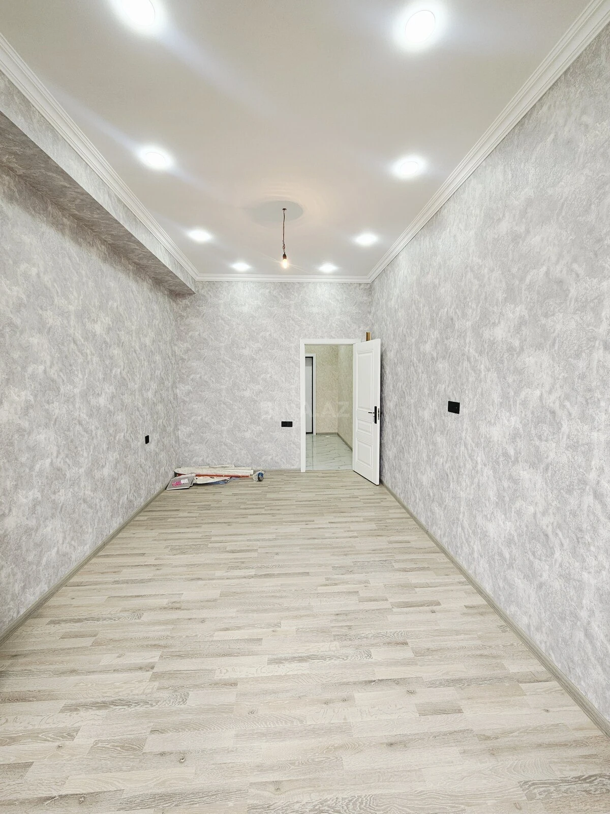 Satılır 2 otaqlı mənzil 73 m²