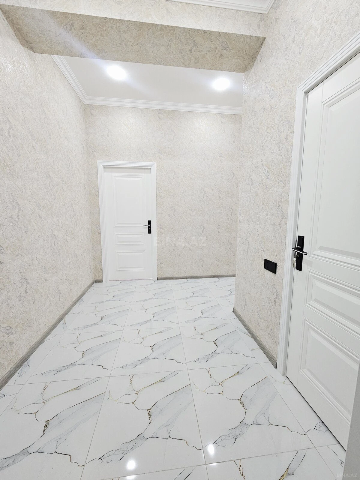 Satılır 2 otaqlı mənzil 73 m²