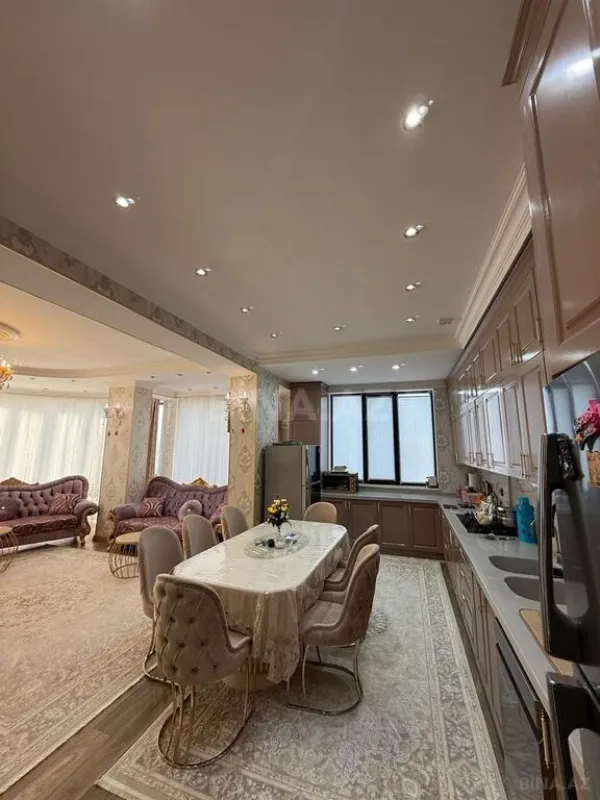 Satılır 3 otaqlı mənzil 147 m²