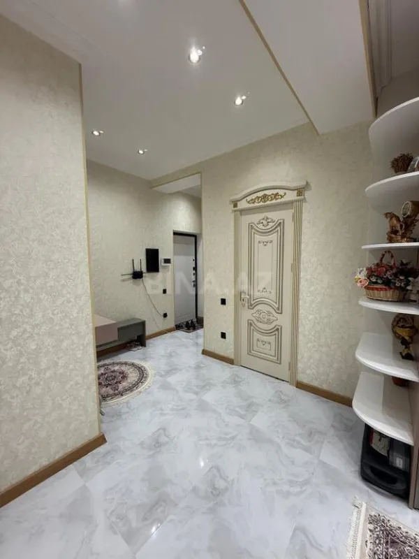 Satılır 3 otaqlı mənzil 147 m²