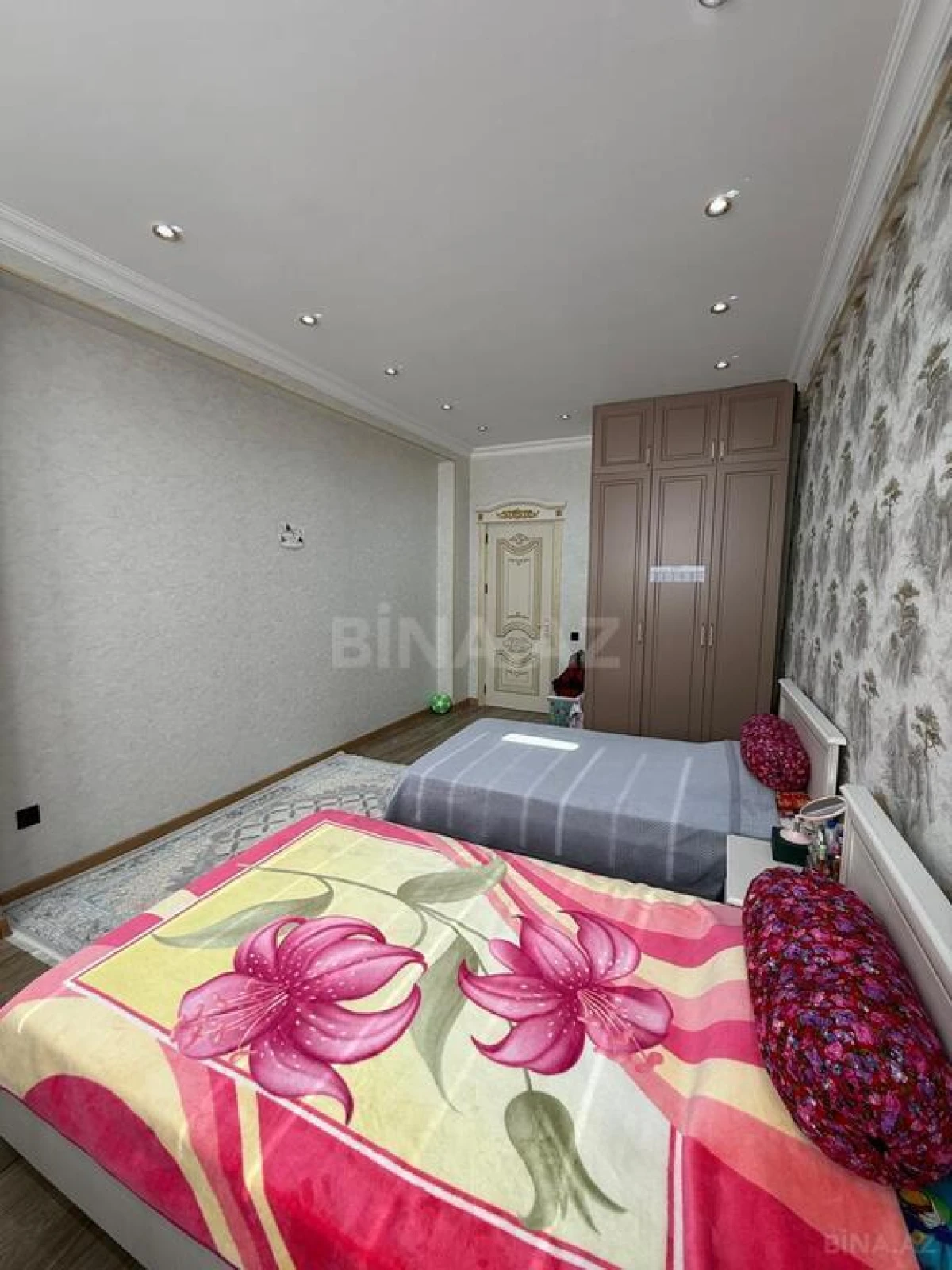 Satılır 3 otaqlı mənzil 147 m²